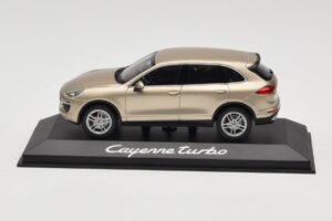 Porsche Cayenne 958 Turbo Guld Minichamps 1:43 WAP0200050E Metal