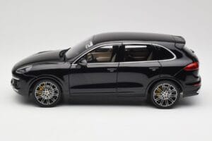 Porsche Cayenne Turbo S 958 Black Metallic Minichamps 1:18 110064000 Metal — billede 4 af 8