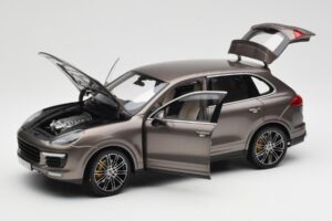 Porsche Cayenne E2 Turbo S Umbra Metallic Minichamps 1:18 WAP0213020F Metal — billede 2 af 8
