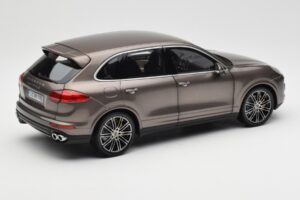 Porsche Cayenne E2 Turbo S Umbra Metallic Minichamps 1:18 WAP0213020F Metal — billede 3 af 8