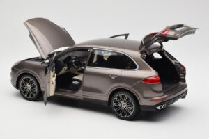 Porsche Cayenne E2 Turbo S Umbra Metallic Minichamps 1:18 WAP0213020F Metal — billede 5 af 8