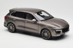 Porsche Cayenne E2 Turbo S Umbra Metallic Minichamps 1:18 WAP0213020F Metal — billede 6 af 8