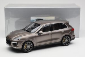 Porsche Cayenne E2 Turbo S Umbra Metallic Minichamps 1:18 WAP0213020F Metal — billede 8 af 8
