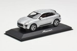 Porsche Macan 95B Silver Grey Metallic Prototype Minichamps 1:43 WAP0201540E Metal — billede 2 af 4