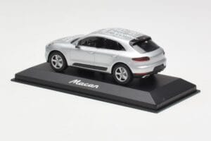 Porsche Macan 95B Silver Grey Metallic Prototype Minichamps 1:43 WAP0201540E Metal — billede 3 af 4