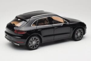 Porsche Macan Turbo 95B Black Metallic Minichamps 1:18 110062502 Metal — billede 3 af 8