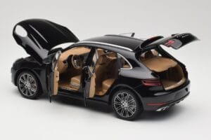 Porsche Macan Turbo 95B Black Metallic Minichamps 1:18 110062502 Metal — billede 5 af 8