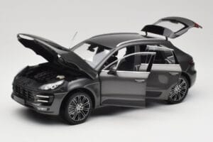 Porsche Macan Turbo 95B Grey Metallic Minichamps 1:18 110062501 Metal — billede 2 af 8