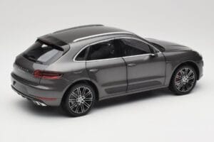 Porsche Macan Turbo 95B Grey Metallic Minichamps 1:18 110062501 Metal — billede 3 af 8