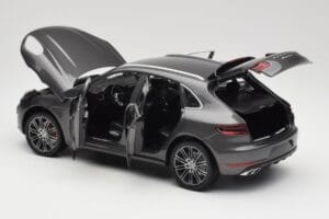 Porsche Macan Turbo 95B Grey Metallic Minichamps 1:18 110062501 Metal — billede 5 af 8