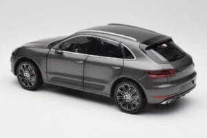 Porsche Macan Turbo 95B Grey Metallic Minichamps 1:18 110062501 Metal — billede 7 af 8