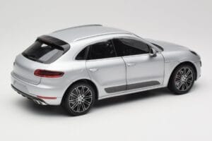 Porsche Macan Turbo 95B Sølv Minichamps 1:18 110062504 Metal — billede 3 af 8