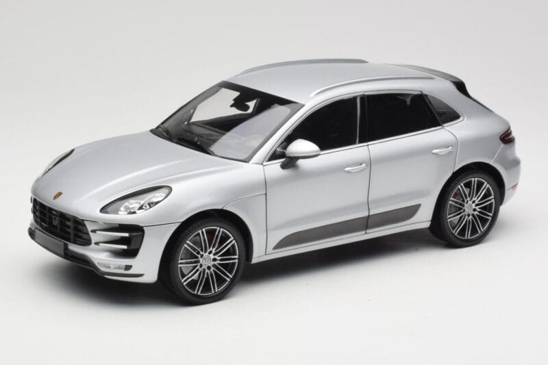 Porsche Macan Turbo 95B Sølv Minichamps 1:18 110062504 Metal