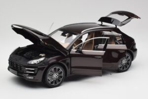 Porsche Macan 95B Turbo Mahogni Metallic Minichamps 1:18 110062500 Metal — billede 2 af 8