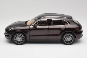 Porsche Macan 95B Turbo Mahogni Metallic Minichamps 1:18 110062500 Metal — billede 4 af 8