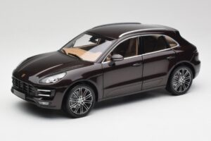 Porsche Macan 95B Turbo Mahogni Metallic Minichamps 1:18 110062500 Metal