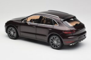 Porsche Macan 95B Turbo Mahogni Metallic Minichamps 1:18 110062500 Metal — billede 7 af 8