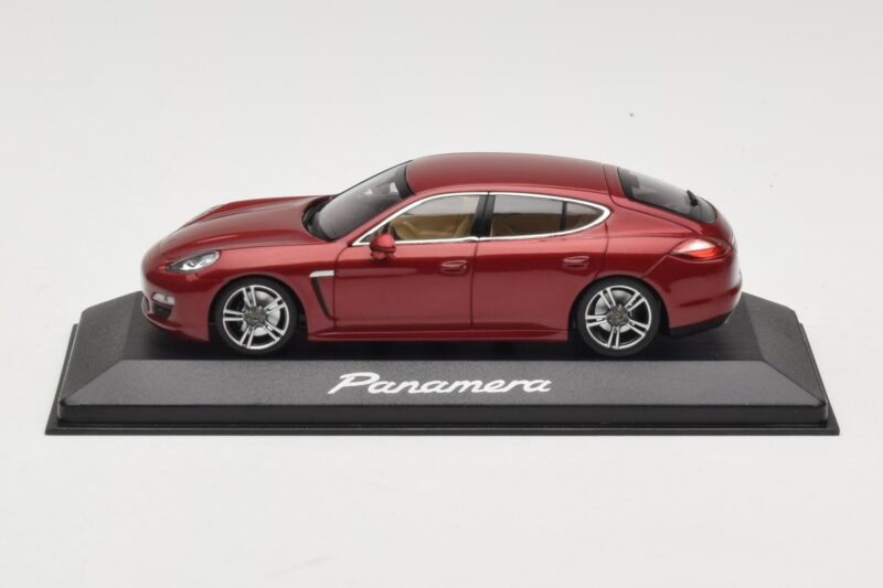 Porsche Panamera 970 Red Metallic Minichamps 1:43 WAP0200119 Metal