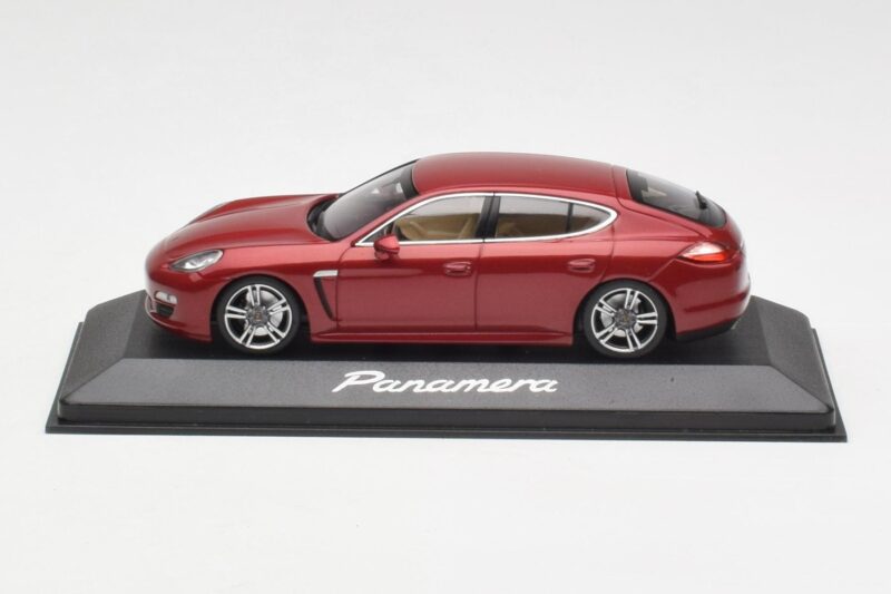 Porsche Panamera 970 Rød Minichamps 1:43 Porsche Panamera 970 Rød Minichamps 1:43 WAP02000119 Metal
