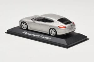 Porsche Panamera 970 Turbo Beige Minichamps 1:43 WAP0200519 Metal — billede 3 af 4