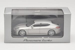 Porsche Panamera 970 Turbo Beige Minichamps 1:43 WAP0200519 Metal — billede 4 af 4