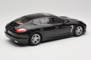 Porsche Panamera Turbo 970 Sort Maisto 1:18 36197 Metal — billede 3 af 8