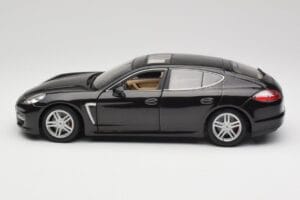 Porsche Panamera Turbo 970 Sort Maisto 1:18 36197 Metal — billede 4 af 8