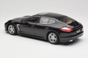 Porsche Panamera Turbo 970 Sort Maisto 1:18 36197 Metal — billede 7 af 8