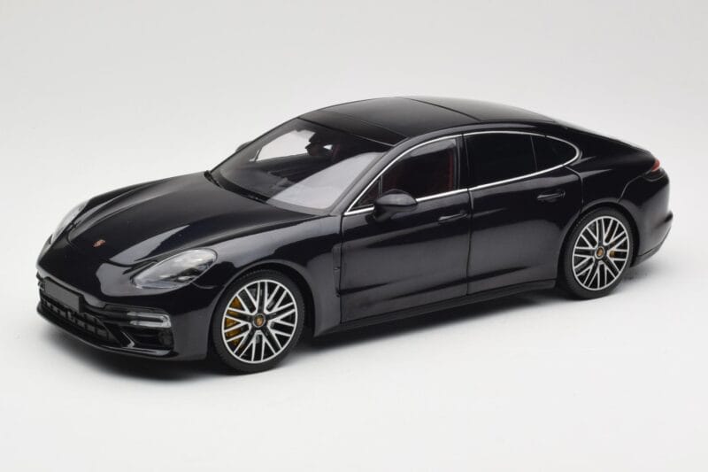 Porsche Panamera 971 Turbo S Blå Metallic Minichamps 1:18 113061075 Metal
