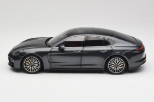 Porsche Panamera 971 Turbo S Grey Metallic Minichamps 1:18 113061073 Metal — billede 4 af 8