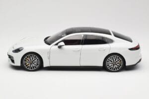Porsche Panamera 971 Turbo S Hvid Metallic Minichamps 1:18 113061074 Metal — billede 4 af 8