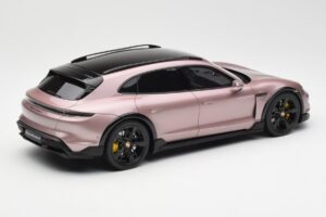 Porsche Taycan Turbo S Cross Turismo Metallic Lyserød GT Spirit 1:18 GT440 Resin — billede 2 af 6