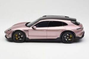 Porsche Taycan Turbo S Cross Turismo Metallic Lyserød GT Spirit 1:18 GT440 Resin — billede 3 af 6