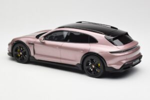 Porsche Taycan Turbo S Cross Turismo Metallic Lyserød GT Spirit 1:18 GT440 Resin — billede 5 af 6