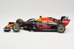 Red Bull Racing RB16 #33 M. Verstappen Winner 70th Anniversary GP 2020 Minichamps 1:18 110200533 Metal — billede 3 af 6
