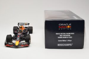 Red Bull Racing RB18 #1 M. Verstappen Winner Miami GP 2022 Minichamps 1:18 110220501 Metal — billede 6 af 6