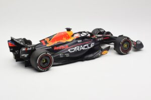 Red Bull Racing RB19 #1 M. Verstappen Winner Spanish GP 2023 Minichamps 1:18 110230801 Metal — billede 2 af 6