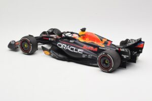 Red Bull Racing RB19 #1 M. Verstappen Winner Spanish GP 2023 Minichamps 1:18 110230801 Metal — billede 5 af 6