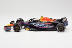 Red Bull Racing RB19 #11 S. Perez 2nd Place Miami GP 2023 Minichamps 1:18 110230511 Metal — billede 3 af 6