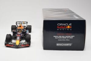 Red Bull Racing RB19 #11 S. Perez 2nd Place Miami GP 2023 Minichamps 1:18 110230511 Metal — billede 6 af 6