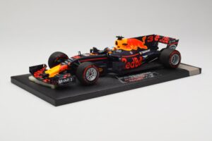Red Bull Racing Tag Heuer RB13 #3 D. Ricciardo 3rd Place Malaysian GP 2017 Minichamps 1:18 117171503 Metal — billede 2 af 6