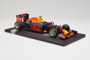 Red Bull RB12 Tag Heuer #26 D. Kvyat Red Bull Racing Showcar 2016 Minichamps 1:18 117160026 Resin — billede 4 af 7