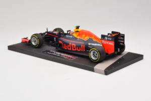Red Bull RB12 Tag Heuer #26 D. Kvyat Red Bull Racing Showcar 2016 Minichamps 1:18 117160026 Resin — billede 5 af 7