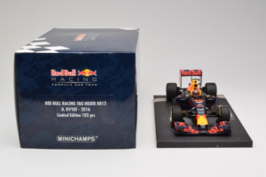 Red Bull RB12 Tag Heuer #26 D. Kvyat Red Bull Racing Showcar 2016 Minichamps 1:18 117160026 Resin — billede 6 af 7