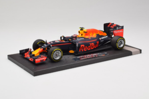 Red Bull RB12 Tag Heuer #26 D. Kvyat Red Bull Racing Showcar 2016 Minichamps 1:18 117160026 Resin — billede 2 af 7