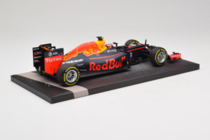 Red Bull RB12 Tag Heuer #26 D. Kvyat Red Bull Racing Showcar 2016 Minichamps 1:18 117160026 Resin — billede 3 af 7