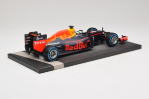Red Bull RB12 Tag Heuer #3 D. Ricciardo Red Bull Racing Brazilian Grand Prix 2016 Minichamps 1:18 117161203 Resin — billede 3 af 6