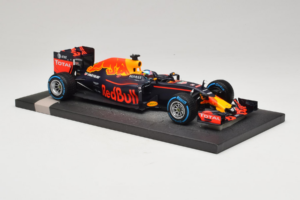 Red Bull RB12 Tag Heuer #3 D. Ricciardo Red Bull Racing Brazilian Grand Prix 2016 Minichamps 1:18 117161203 Resin — billede 4 af 6