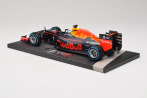 Red Bull RB12 Tag Heuer #3 D. Ricciardo Red Bull Racing Brazilian Grand Prix 2016 Minichamps 1:18 117161203 Resin — billede 5 af 6