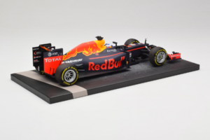 Red Bull RB12 Tag Heuer #3 D. Ricciardo Red Bull Racing Showcar 2016 Minichamps 1:18 117160003 Resin — billede 3 af 7
